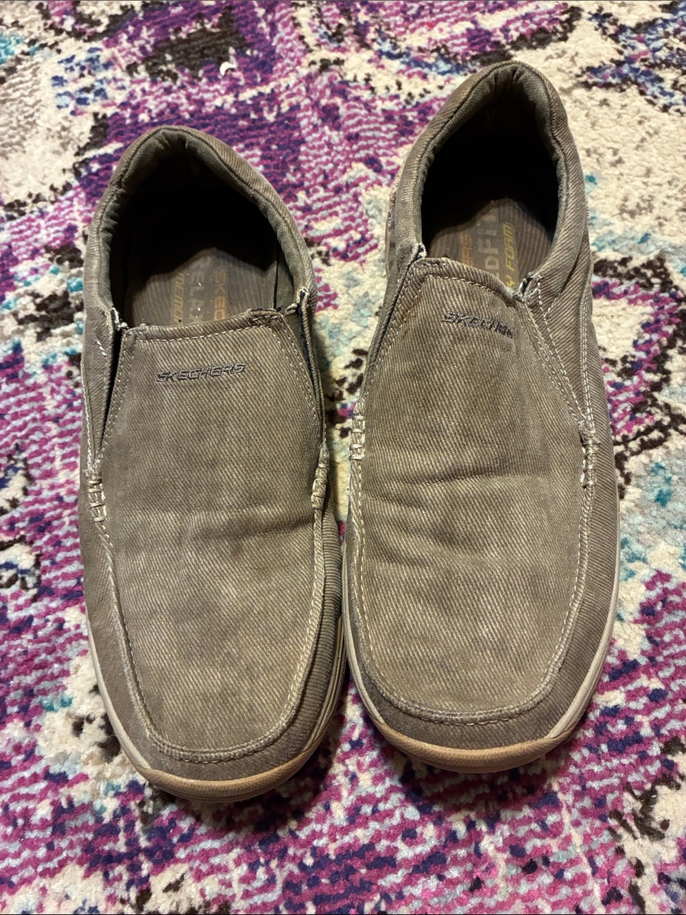 Sketchers slip on relaxed fit men’s shoes in 9.5